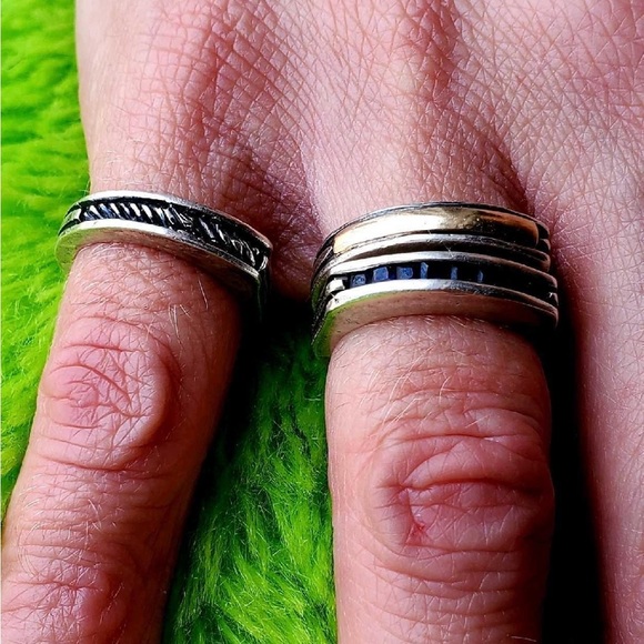 Cool 3 ring in 1, each ring different size, material unknown does not discolor - Picture 2 of 5